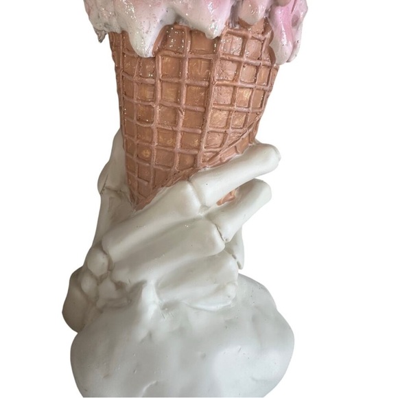 Halloween SUMMERWEEN Ice Cream Skulls Skeleton Hands Figurine Statue 14.5" - Picture 6 of 7